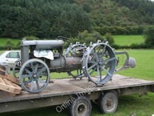 Foto 6x4 saß auf dem Anhänger Hundert Haus ein alter Ferguson Traktor der um 2009