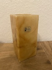 Eleganter handgeschnitzter