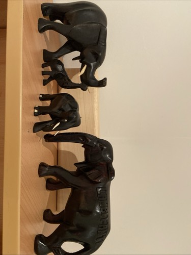 Elefantenfamilie aus holz - elefantenfamilie,