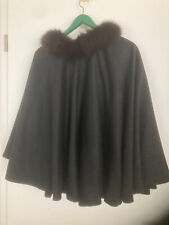 Kaschmir-Poncho mit Echtpelz-Kragen