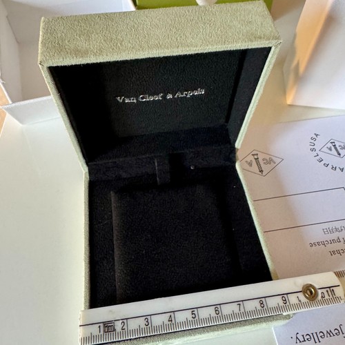 Van cleef arpels - &, karton