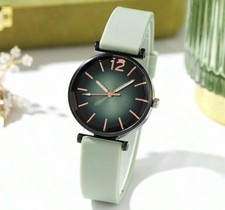 Damen Damen Quarz Armbanduhr Uhren Silikon Armband... grün schwarz & gold UK！！
