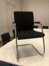 Konferenzstühle; schwarz, stapelbar, neuwertig
