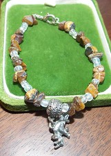 Schöne Silberfarben Nashorn