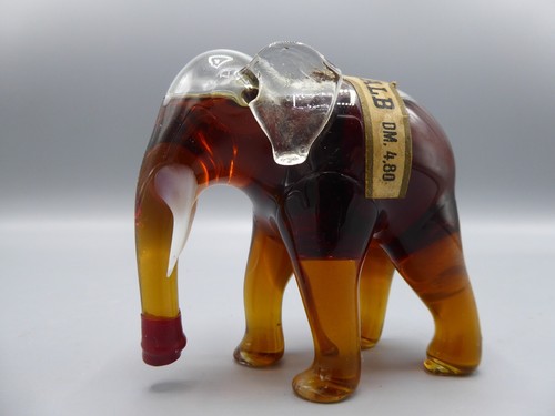 Mampe halb elefant aus - &,