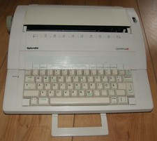 Olympia Splendid, elektrische Schreibmaschine,hellgrau,funktionstüchtig, Kratzer