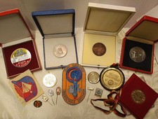 DDR Konvolut Sammlung Medaillen mit Etui Abzeichen selten!!! Orden Medaille Ehre