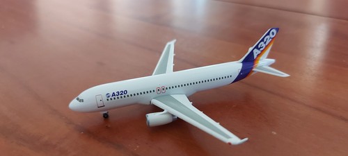Flugzeugmodell airbus a320 - flugzeugmodell,