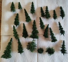 Konvolut II An Büschen Und Tannenbäumen Für Den Modellbau, Ohne Fuß