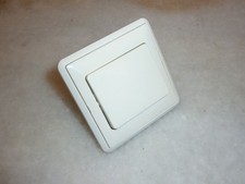 GIRA SANDARD alt cremeweiß 1