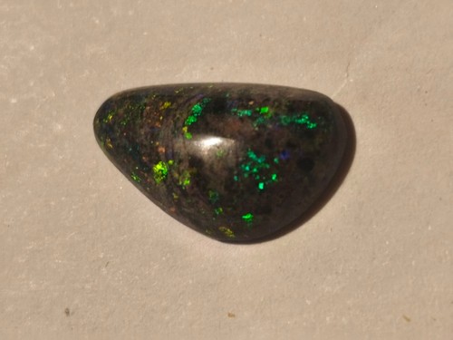 Australischer schwarzopal oval - schwarzopal,