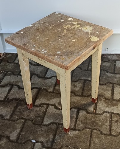 Alter holzhocker werkstatt - holzhocker,