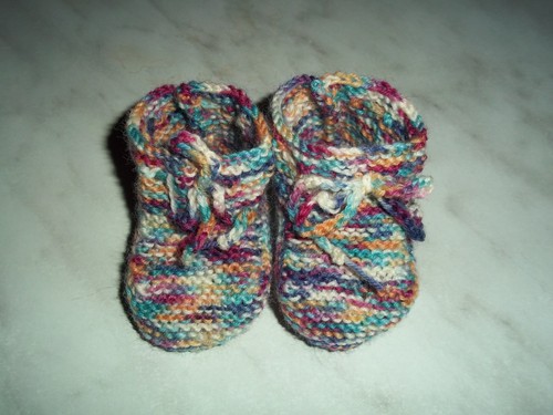 Handgestrickte babyschuhe - handgestrickte,