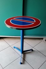 Niedriger tisch verkehrsschild - niedriger,