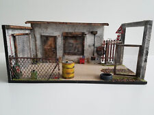 1:18 DIORAMA HINTERHOF GARAGE SCHEUNE WERKSTATT OLDTIMER SCHEUNENFUND PARKPLATZ