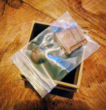 Holzknopf und Holzeinschieber