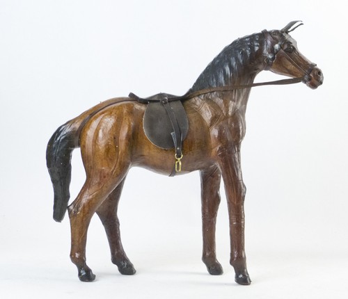 Antikes pferd aus leder - aus,