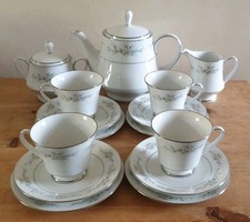 Modernes Feinporzellan von