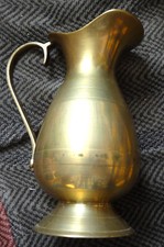 Messing Kanne Vase Becher in geschwungenem Design - Vintage Dachbodenfund