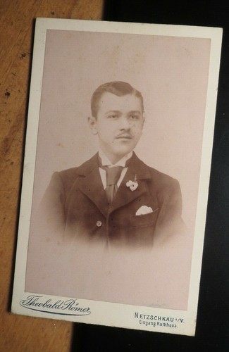 Mann anzug portrait - im, /