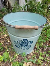 großer hellblauer emaille Eimer