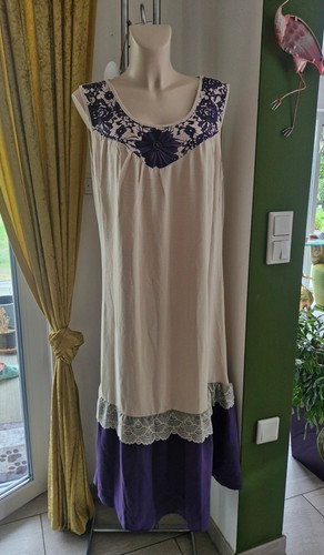 Hübsches kleid mit spitze und - spitze,