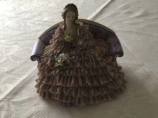 PORZELLAN-FIGUR "FRAU AUF