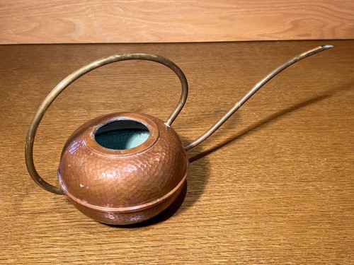 Vintage gießkanne aus kupfer - vintage,