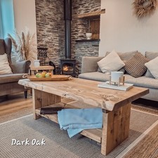 Waney/Live Edge klobiger Couchtisch rustikales Massivholz mit Regal