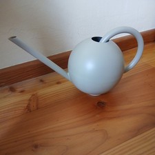 ferm Living Orb Gießkanne Blumengießkanne Designgießkanne beige, schöner Zustand