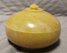 Miniatur Dose aus Nephrit-Jade