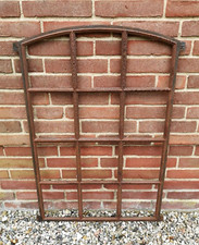 altes Gusseisen Stallfenster