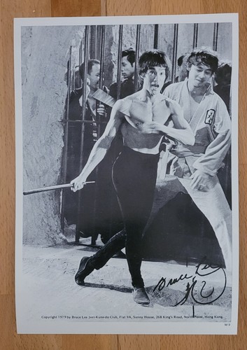Bruce lee studies jeet - on,