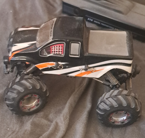 Racing monster truck - gm,