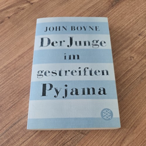 Der junge gestreiften - junge,