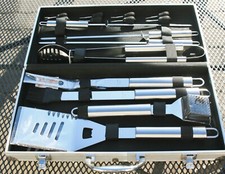 16 teiliges Edelstahl Grillbesteck Set im Alu Koffer  Perfekt für Grillfans neu