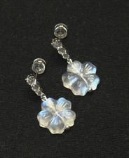 Zarte Ohrringe natürlicher