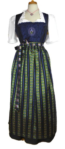 Schönes dirndl der marke - schönes,