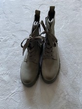 Schnürstiefel aus Leder