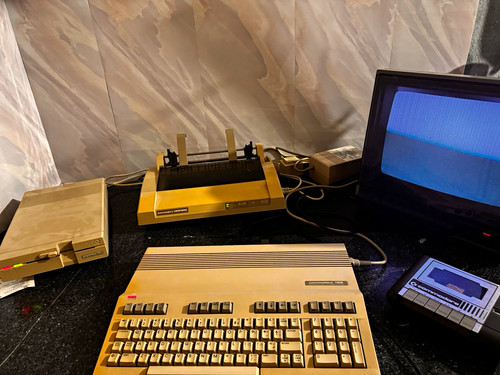 Commodore 128 computer set - 128, mit