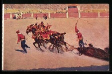 Torero und Pferde ziehen Stier