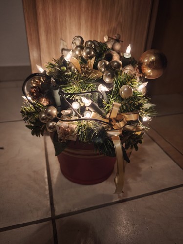 Weihnachtsgesteck beleuchtet - weihnachtsgesteck,