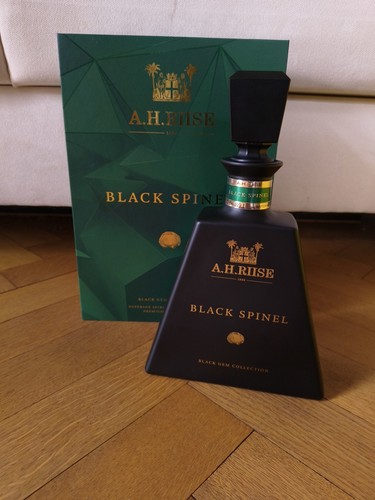 Riise rum black spinel - spinel,