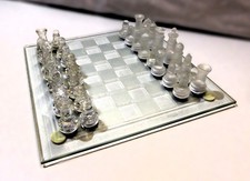 Schachspiel aus kristallglas - schachspiel,
