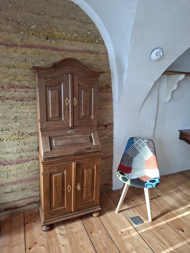 Kleiner sekretär massiv - kleiner,