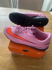 Nagelneue Nike Hallenfußball