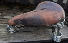 großer ur alter ledersattel