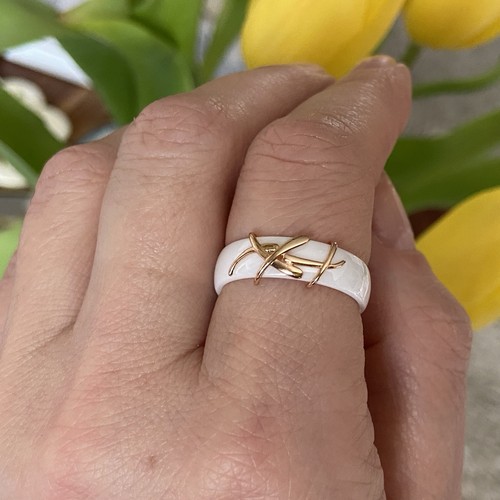 Ring aus weißer - keramik, &