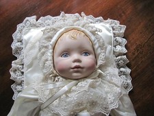 Franklin Mint Taufpuppe Porzellan Handgefertigt Fabergé unbespielt.