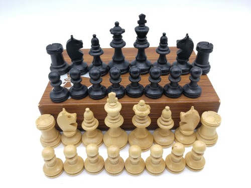 Schachfiguren holz alt - holz,